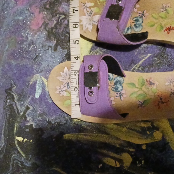 Sandals - Picture 7 of 8